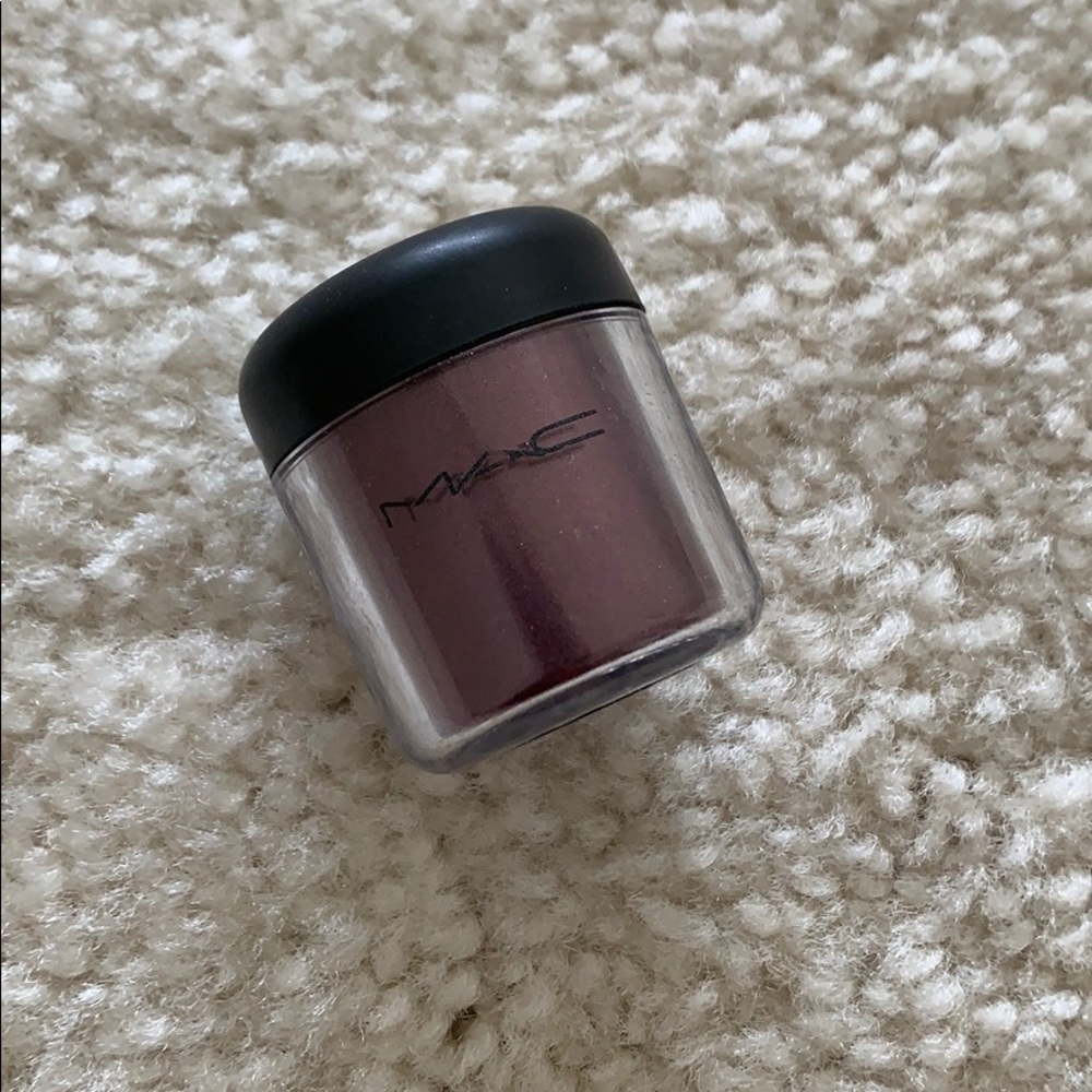 MAC Blackened Red Reflects
